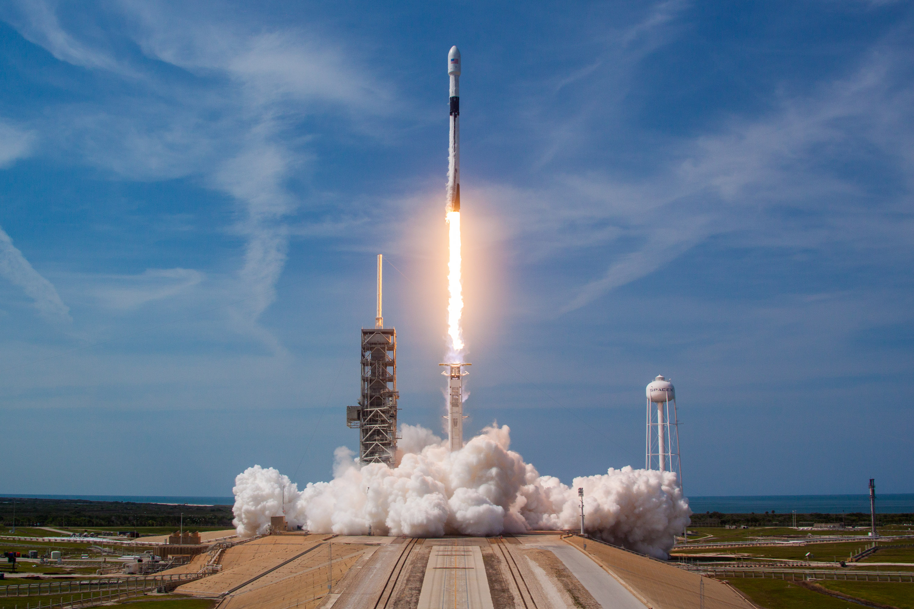 le lanceur Falcon 9 de spacex au décollage (Take-OFF)