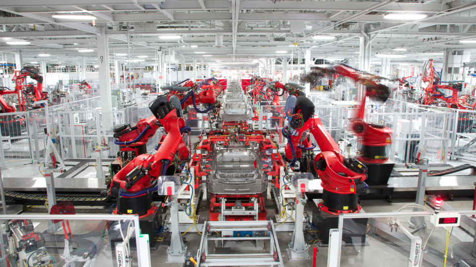 Les robots de l'usine Tesla